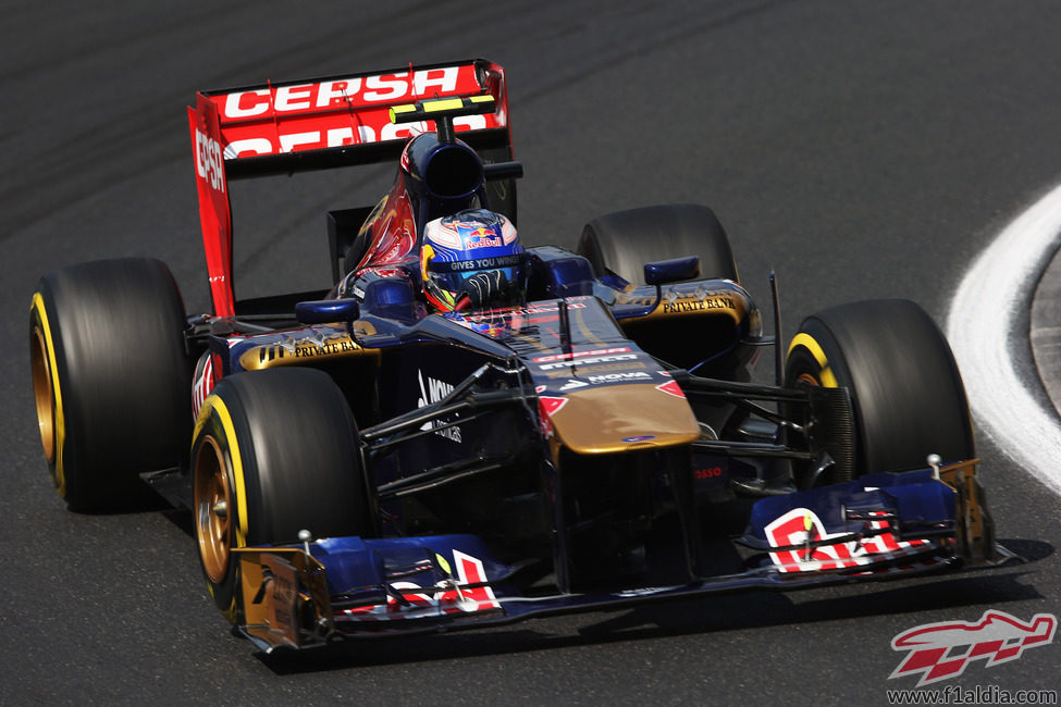 Daniel Ricciardo con el neumático blando