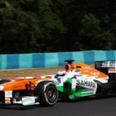 Paul di Resta rueda con el medio con su VJM06