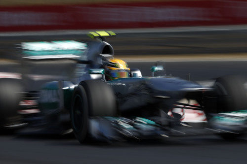 Lewis Hamilton acelera tras la chicane