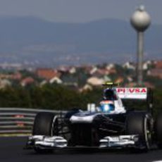 Valtteri Bottas a toda velocidad con los neumáticos medios