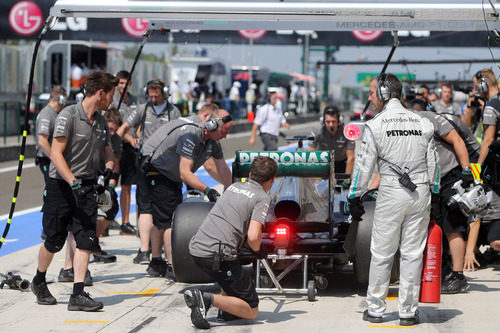 Parada en boxes para Nico Rosberg