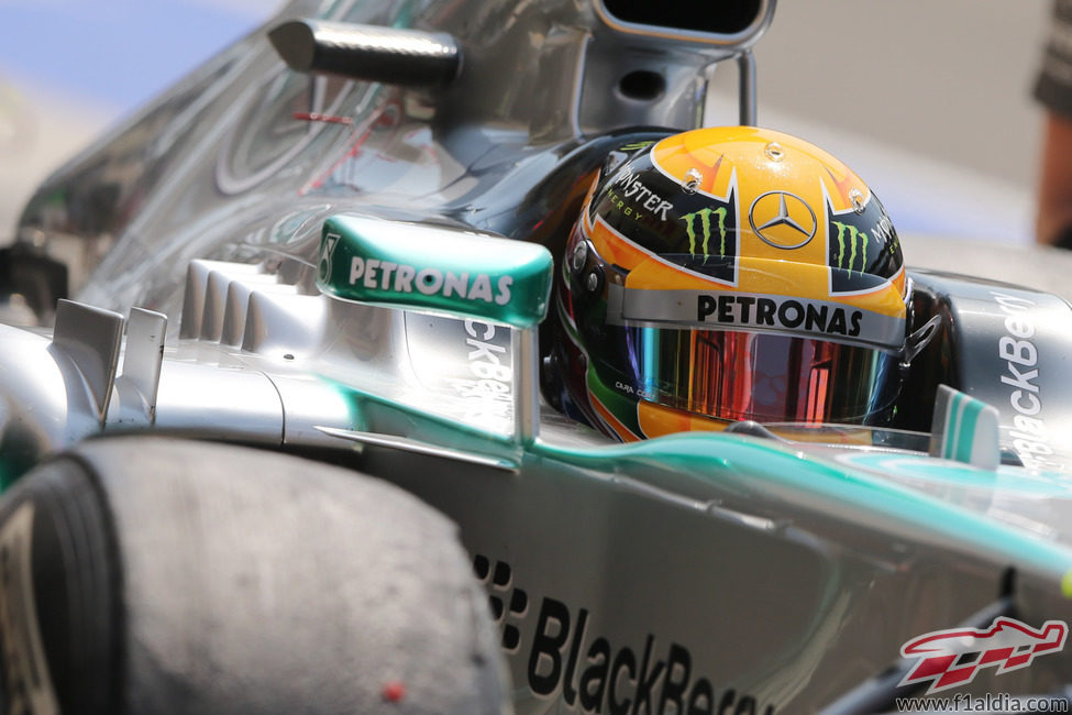 Lewis Hamilton consigue la 30ª pole de su carrera