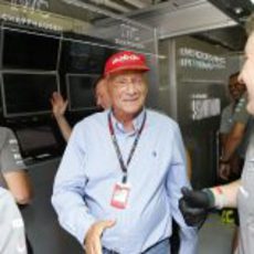 Niki Lauda, contento con la pole de Mercedes