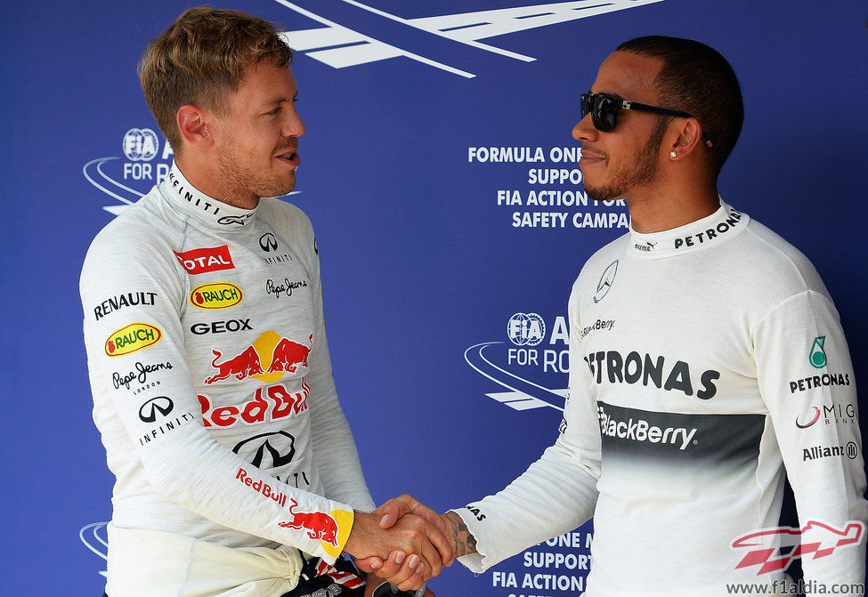 Sebastian Vettel felicita a Lewis Hamilton