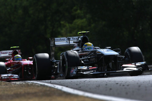 Esteban Gutiérrez por delante de Massa