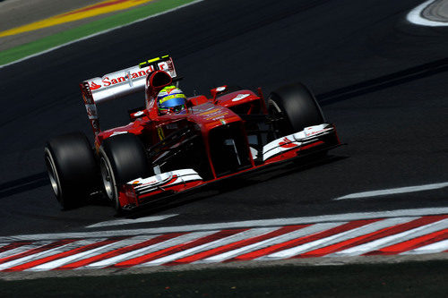 Felipe Massa rueda con su F138 en Hungaroring