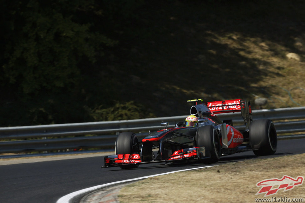 Sergio Pérez afronta una curva en Hungaroring