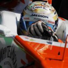 Adrian Sutil sale del pit-lane húngaro