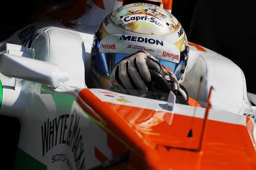 Adrian Sutil sale del pit-lane húngaro