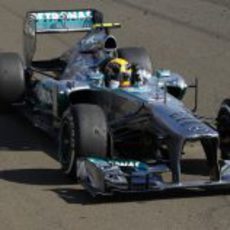 Lewis Hamilton celebra la victoria en el coche