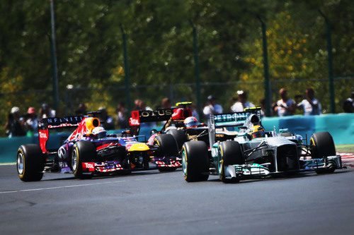 Sebastian Vettel, Romain Grosjean y Lewis Hamilton en pelotón