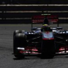 Sergio Pérez pilota su McLaren en el circuito de Hungaroring