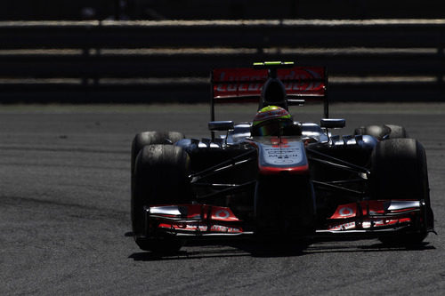 Sergio Pérez pilota su McLaren en el circuito de Hungaroring