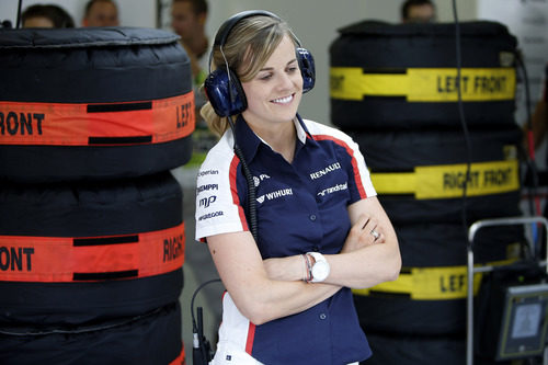 Susie Wolff en el box de Williams