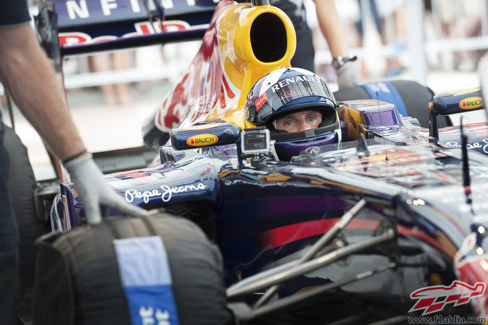 Coulthard se sube al Red Bull RB7