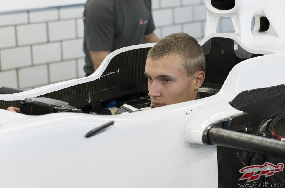 Sergey Sirotkin subido al C32