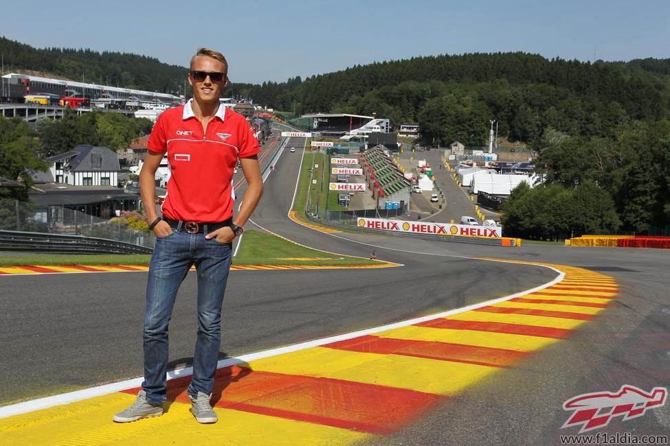 Max Chilton posa en Eau Rouge