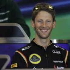 Papá Grosjean atiende a la prensa