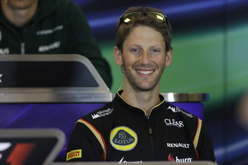 Papá Grosjean atiende a la prensa