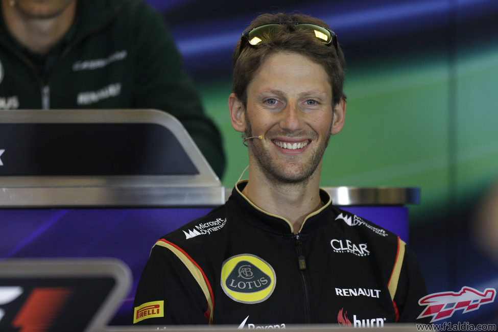 Papá Grosjean atiende a la prensa