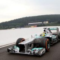 Nico Rosberg vuelve a boxes