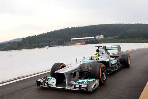 Nico Rosberg vuelve a boxes