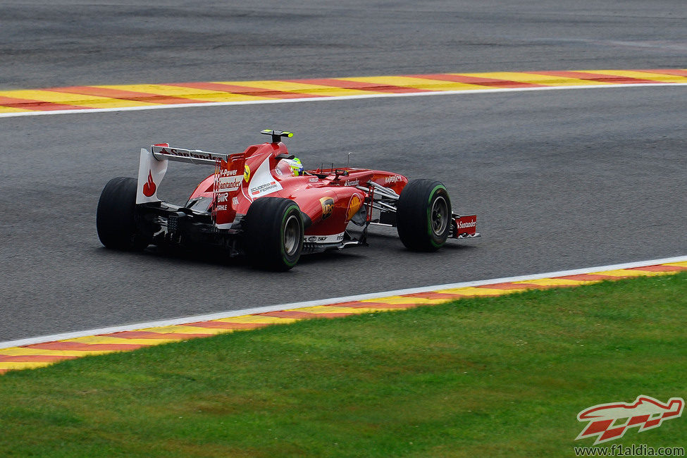 Felipe Massa rueda con el compuesto intermedio
