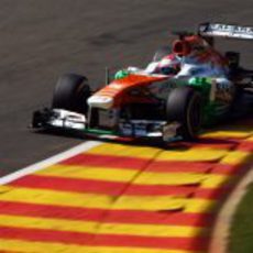 Paul di Resta avanza en la rápida pista de Spa