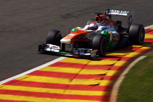 Paul di Resta avanza en la rápida pista de Spa