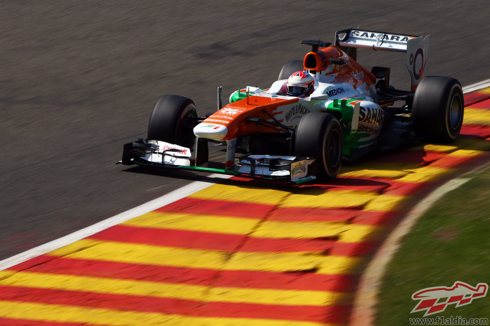 Paul di Resta avanza en la rápida pista de Spa