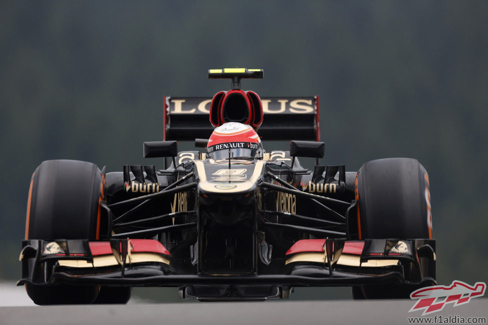 Romain Grosjean avanza con el E21