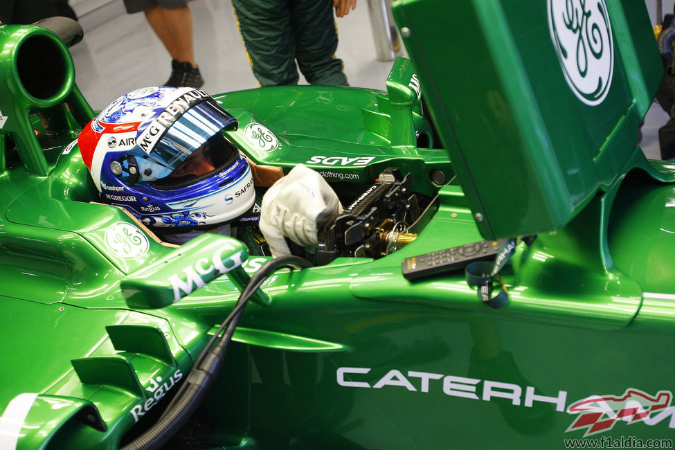 Giedo van der Garde concentrado en su 'cockpit'