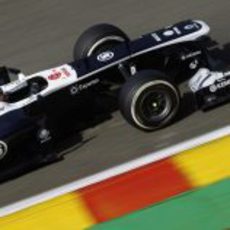 Pastor Maldonado a toda velocidad con el FW35