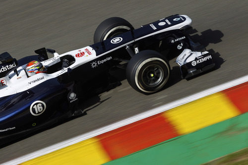 Pastor Maldonado a toda velocidad con el FW35