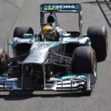 Lewis Hamilton rueda con el neumático duro