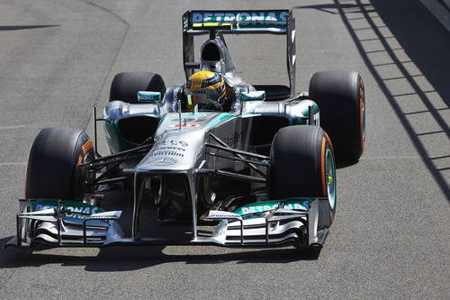 Lewis Hamilton rueda con el neumático duro