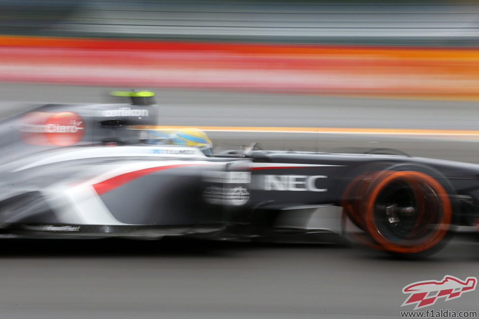 Esteban Gutiérrez 'vuela' en Spa