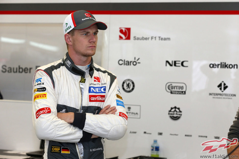 Nico Hülkenberg, serio en el box de Sauber