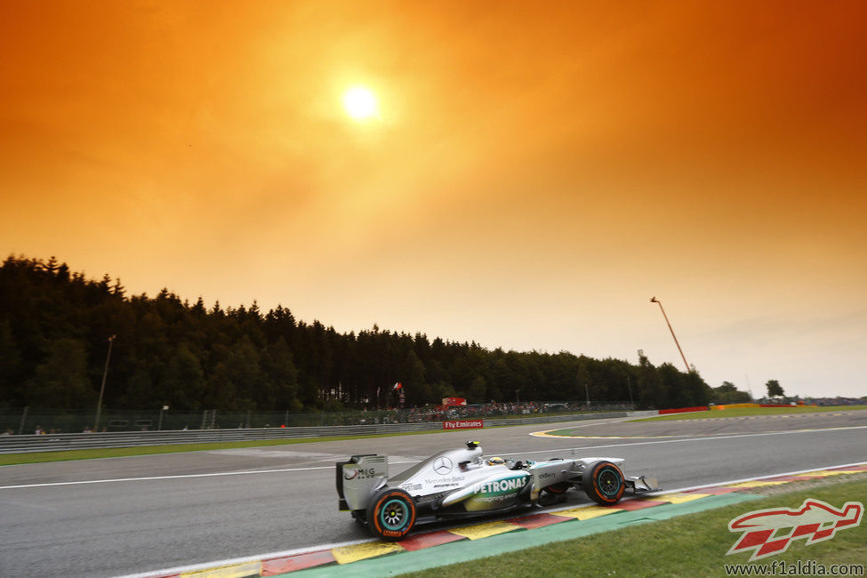 El sol brilla para Lewis Hamilton