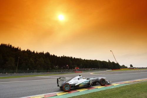 El sol brilla para Lewis Hamilton