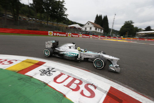 Nico Rosberg en la primera curva de Spa
