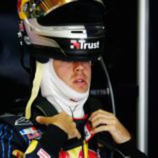 Vettel a punto de subirse al monoplaza