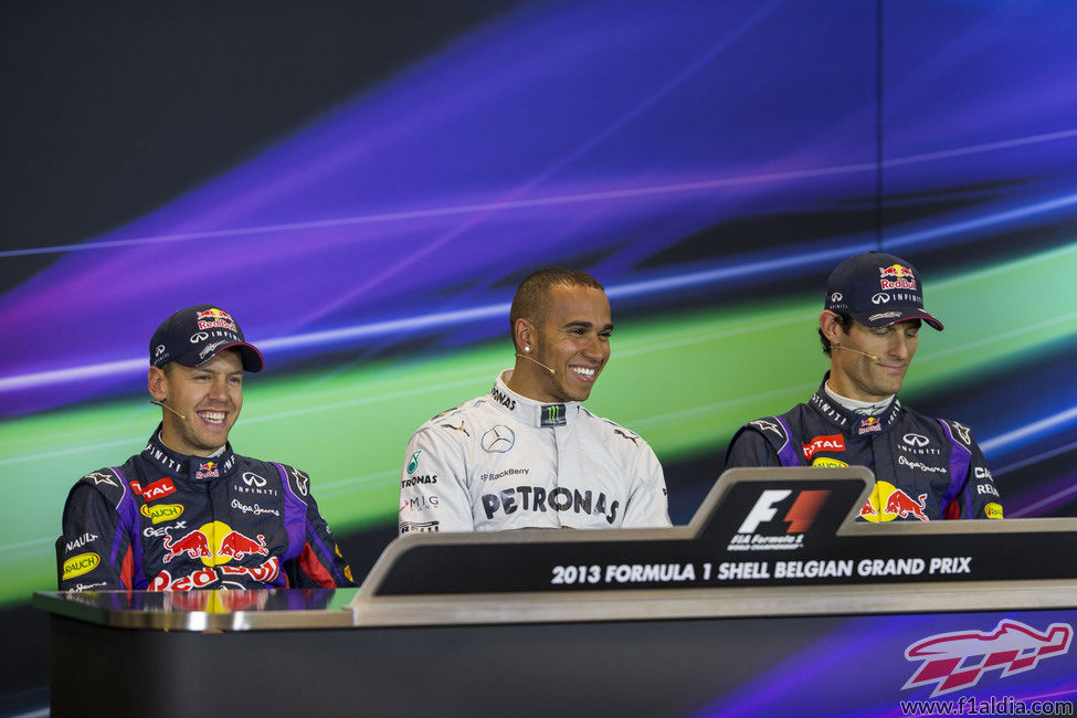 Sonrisas en la sala de prensa