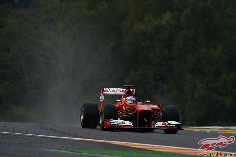 Fernando Alonso naufraga en clasificación