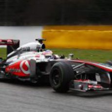 Jenson Button avanza con el intermedio