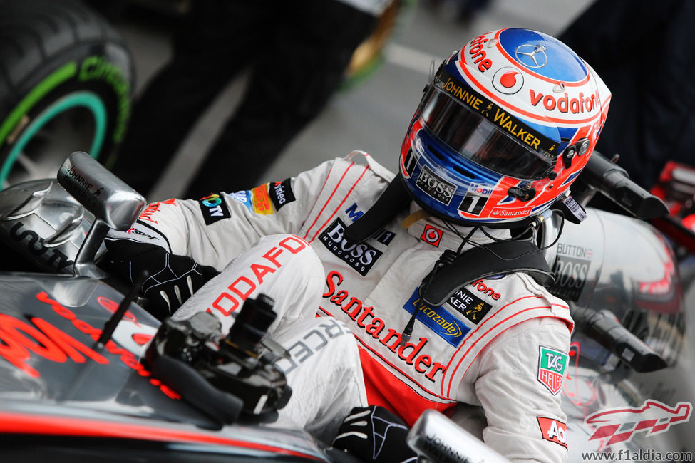 Jenson Button se sube al MP8-24