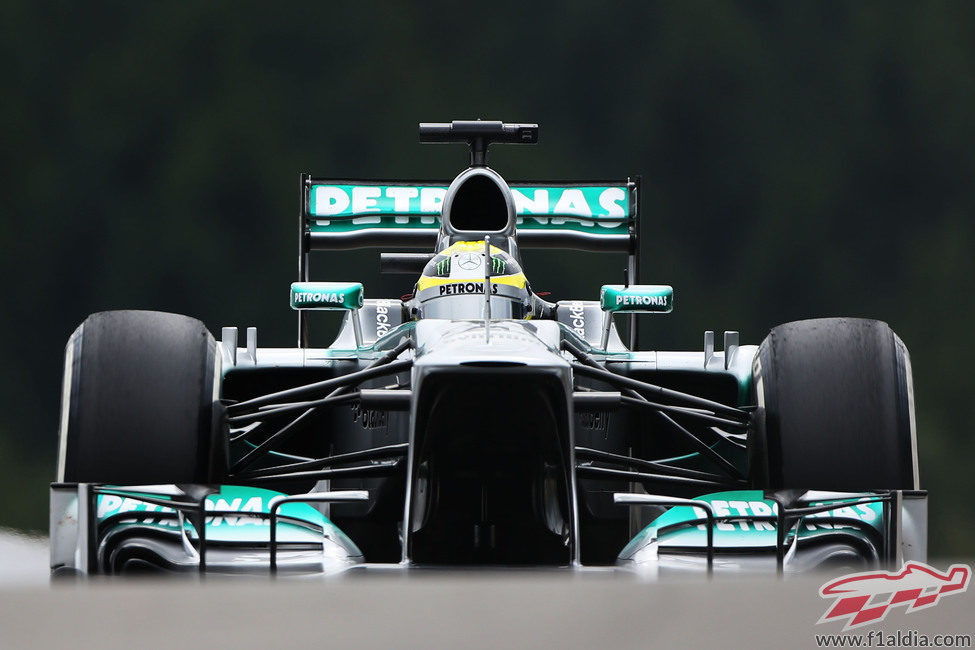 Nico Rosberg rueda en Bélgica