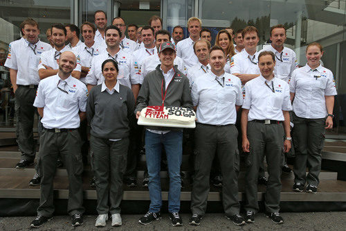 Tarta para Nico Hülkenberg por sus 50 GPs