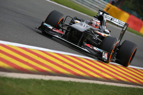 Nico Hülkenberg avanza, seguro, en Spa