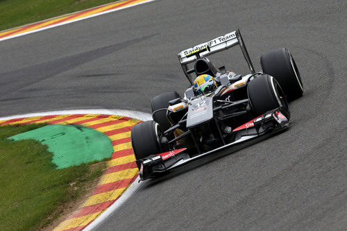 Esteban Gutiérrez sale de una curva en Spa
